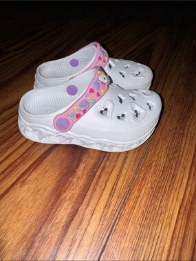 Skechers White Kids Clog with Pink Heart Strap